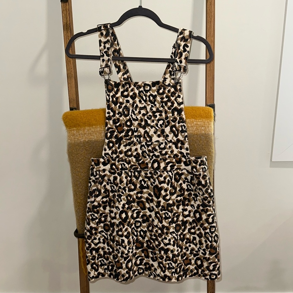 An animal print overall dress!!!!✨